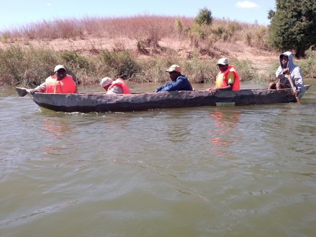 Regular patrol of lake Tseny: a collective action to preserve its biodiversity